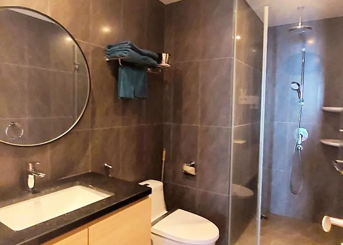Sweet Home - Homestay Apartment System At Icon 40 Ha Long Building *